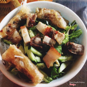 Bún mắm ngon. Nước mắm hay mắm đều ngon. Tô trong hình là 15k còn tô bình thường chỉ 10k. Khá đông khách