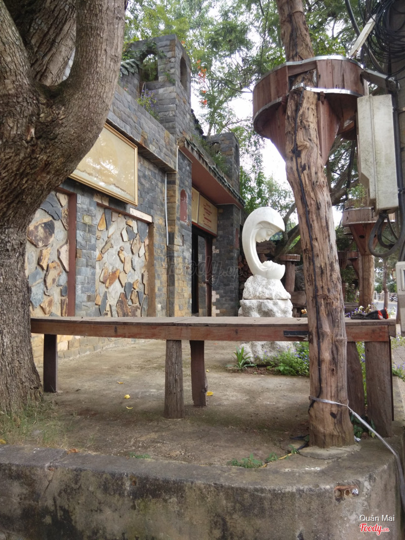 Bên cạnh là XQ Art House ăn xong vào ngắm luôn !!