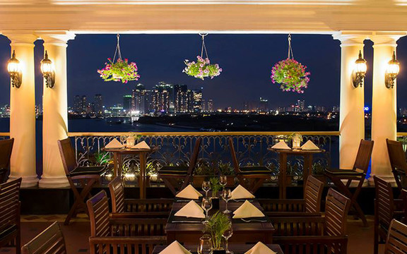 Breeze Sky Bar - Majestic Hotel