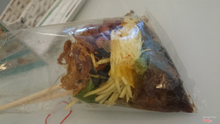 định đem về ăn, mà thôi ăn ở đây luôn :))