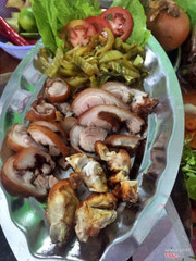 Đặc biệt của quán : Giò heo muối chiên