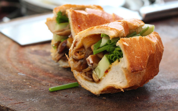 Tiều - Bánh Mì Phá Lấu