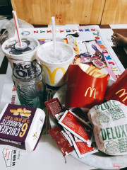 Hambeger ngon còn những món còn lại cũng bình thường khoai nguội 