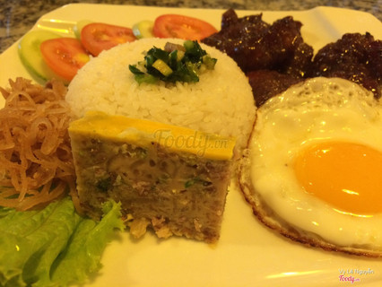 Cơm sườn nướng mật ong