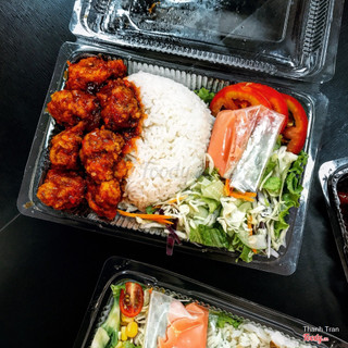 Cơm sườn sốt chua ngọt