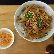 Cơm trưa - bún thịt xào