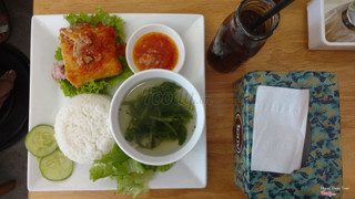 Cơm trưa - đậu hũ dồn thịt