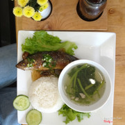 Cơm trưa - cá chiên