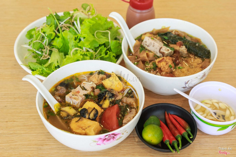 Bún ốc + bánh đa cua