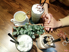 Blueberry coffee + hồng trà sữa + matcha 27k, mint chocolate + chanh nóng