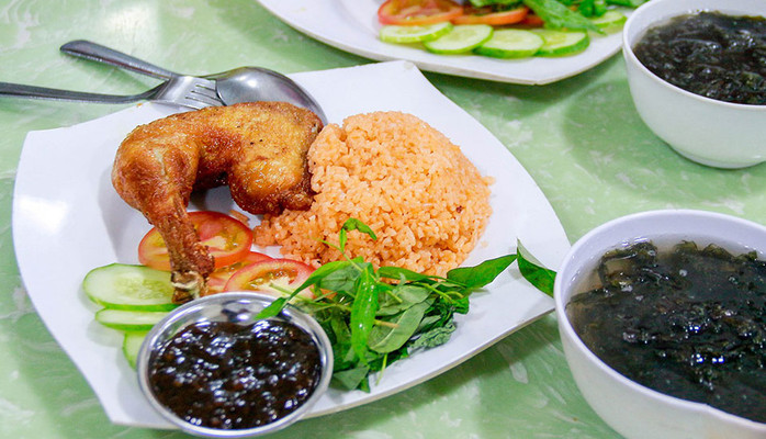 Cơm Gà Xối Mỡ, Hủ Tiếu & Bánh Mì Bò Kho