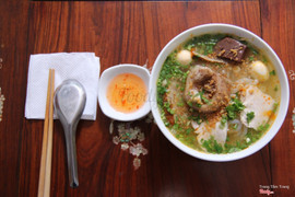 Bánh canh giò & bánh canh mực.