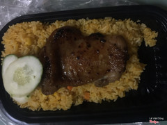 Cơm gà nướng tẩm gia vị