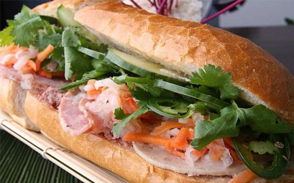 Hoa Lê - Bánh Mì