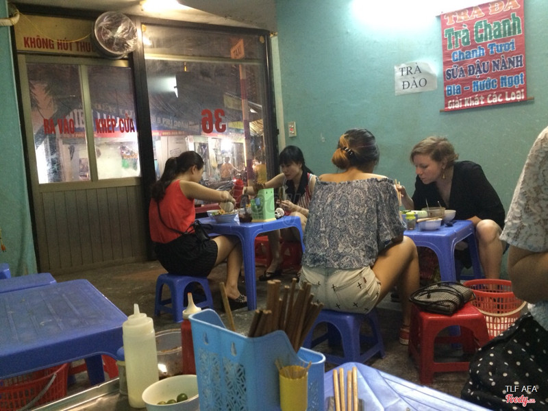 lúc mới vào chưa đông