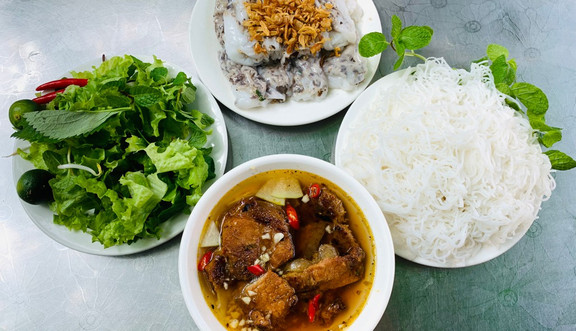 Mẫn Thùy - Gà Tần & Bánh Cuốn Nóng