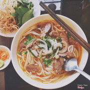 Bún bò nạm 32k/tô