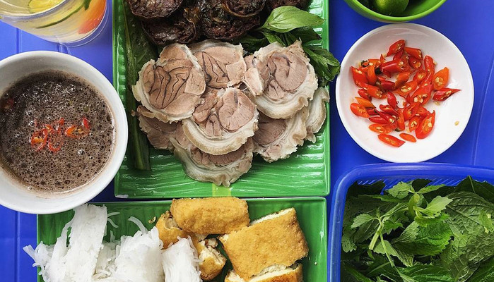 Bún Đậu, Ốc Luộc & Ốc Xào Bà Thơm