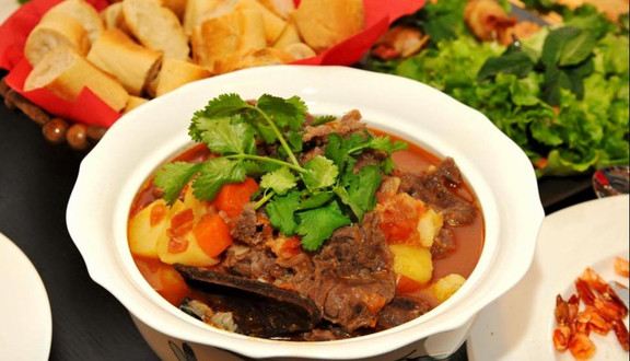 Cô Hiên - Bánh Mì Sốt Vang & Bò Xào - Quang Trung