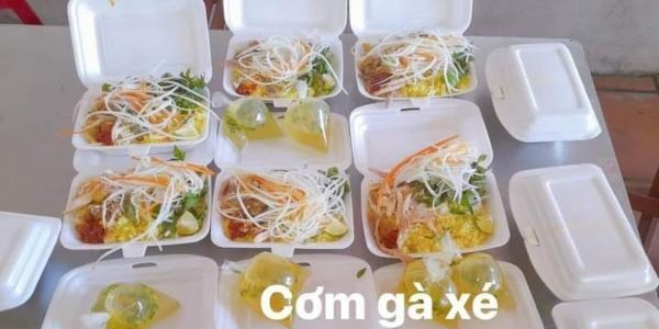 Cơm Gà Xé Đặc Sản Hội An - Cơm & Cao Lầu - Nguyễn Tất Thành - close