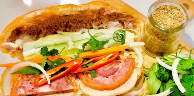 Bánh Mì Heo Quay Như Mai 20 năm- 362 Đại Lộ Bình Dương