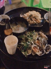 Ngoài Hàu nướng còn có Cháo hàu và Mì xào hàu nữa