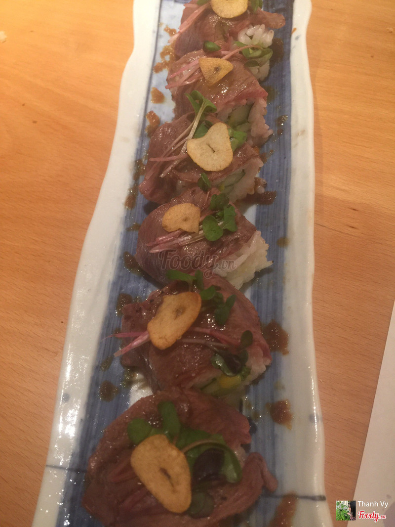 Cuộn sushi bò nướng