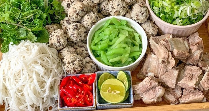 Linh Tống - Bún Sườn Chua & Phở Chiên - 455A Ngô Gia Tự