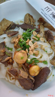 Trứng non lòng gà 

