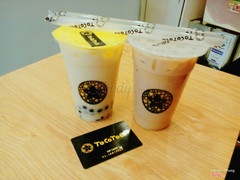 Trà sữa hoa nhài và mua 1 tặng 1 hồng trà sữa ☺ mình thấy hồng trà còn ngon hơn cả trà nhài nhiều ý 😅