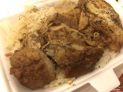 Xôi Sòn Cầu Gỗ ngon hạt xôi bóng dẻo, thịt kho thơm, trứng ốp chảy rất ngon