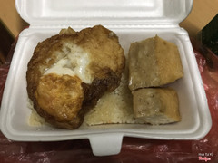 Xôi trứng ốp chả