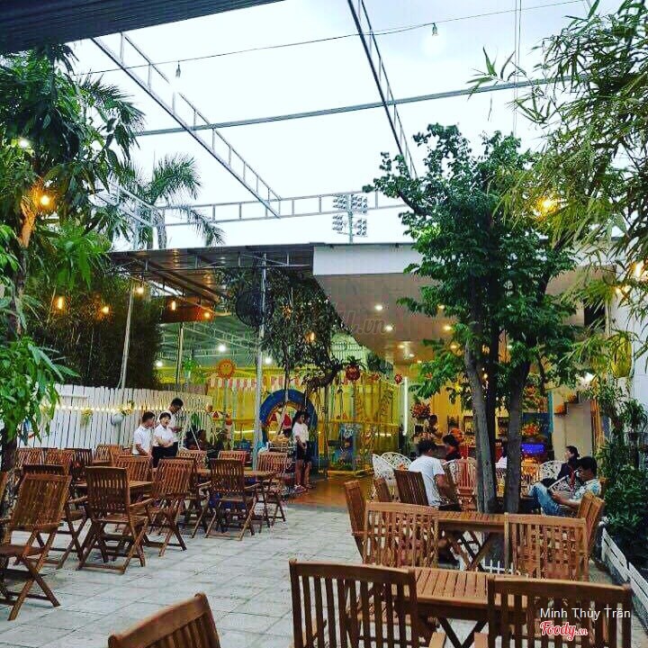 Nhiều cây xanh và ánh sáng