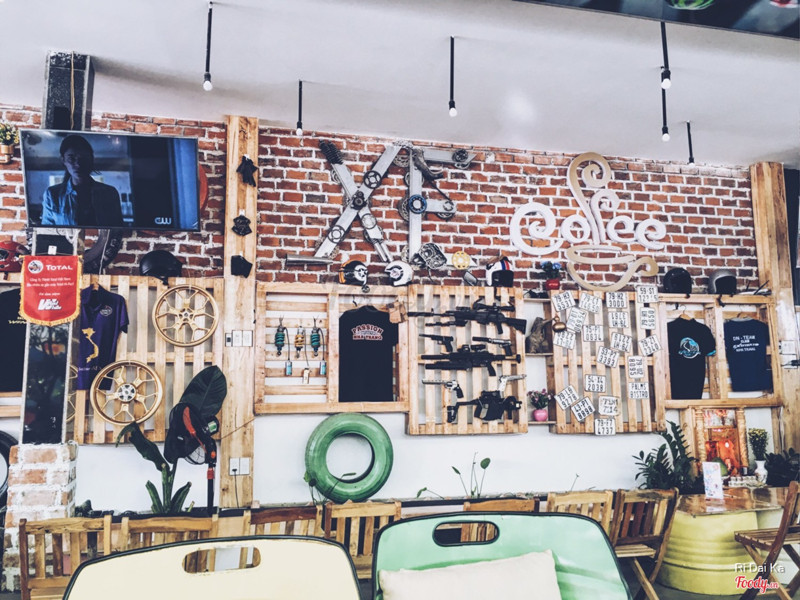 Có cả súng nữa