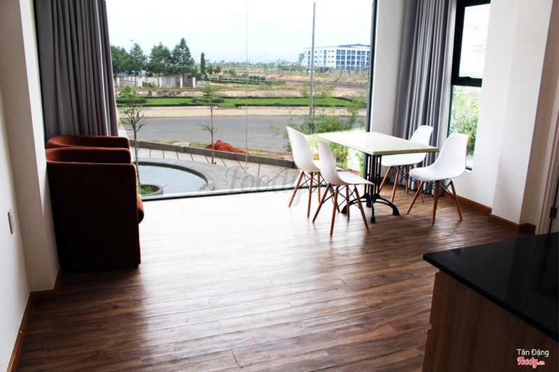 apartment dinner room