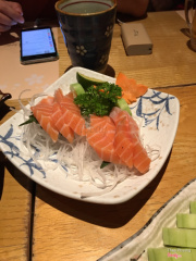 sashimi cá hồi