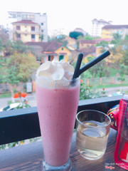 Ghé n lần ở đây bây giờ mới feedback cho quán nè )) ở tầng này mình nhớ là tầng 3 thì phải tầng 3 phía trong có thể đánh bài còn ở tầng 2 thì dành cho dân học bài haha giá ly này hình như 3xk 😂 ngo