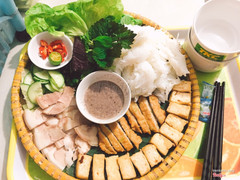 Bún đậu chả cốm chân giò luộc
