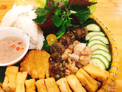 Bún đậu chả cốm lòng dồi heo chiên