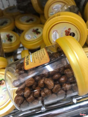 Kẹo me (chewy and gummy)  Siu ngon, an vui miệng lắm nha các chế! Ko quá chua ko quá ngọt! Ăn là ghiền nha  Hủ 150gr 60k