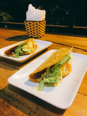 Taco vỏ giòn nhân bò và gà