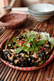 Ốc nướng lá chuối