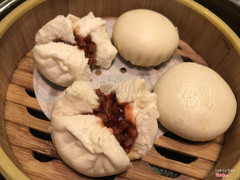 Bánh bao xá xíu và kim sa