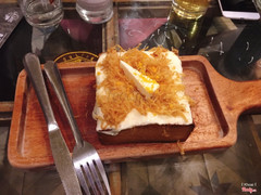 Bánh toast phô mai trứng muối