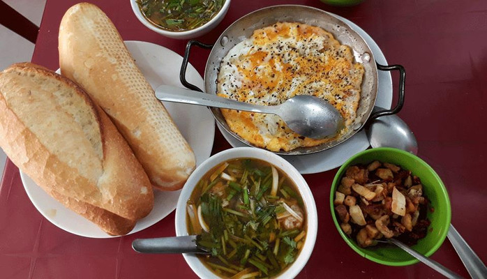 Bánh Mì Xíu Mại & Sữa Đậu Nành - Nguyễn Công Trứ