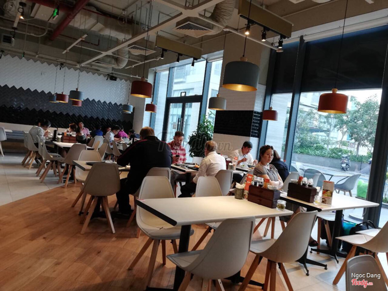 Không gian buổi trưa