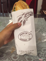 Bánh mì gà xé 15k