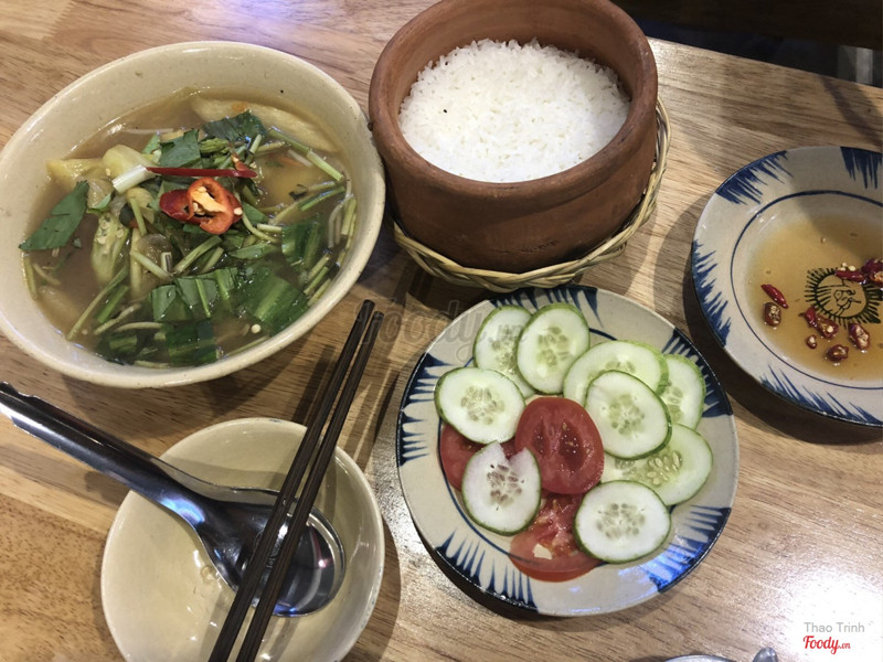 Cơm niêu canh chua