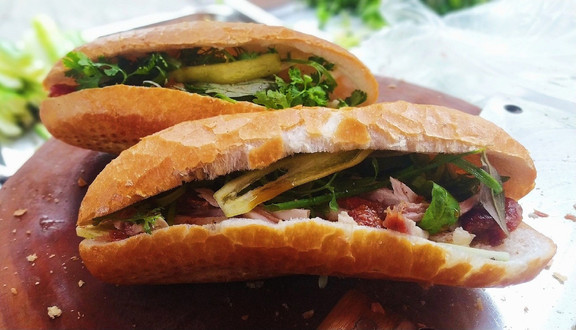 Bánh Mì Heo Quay Linh - Tân Kỳ Tân Quý