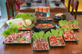 Set lẩu Hàn Quốc thịt lợn và hải sản